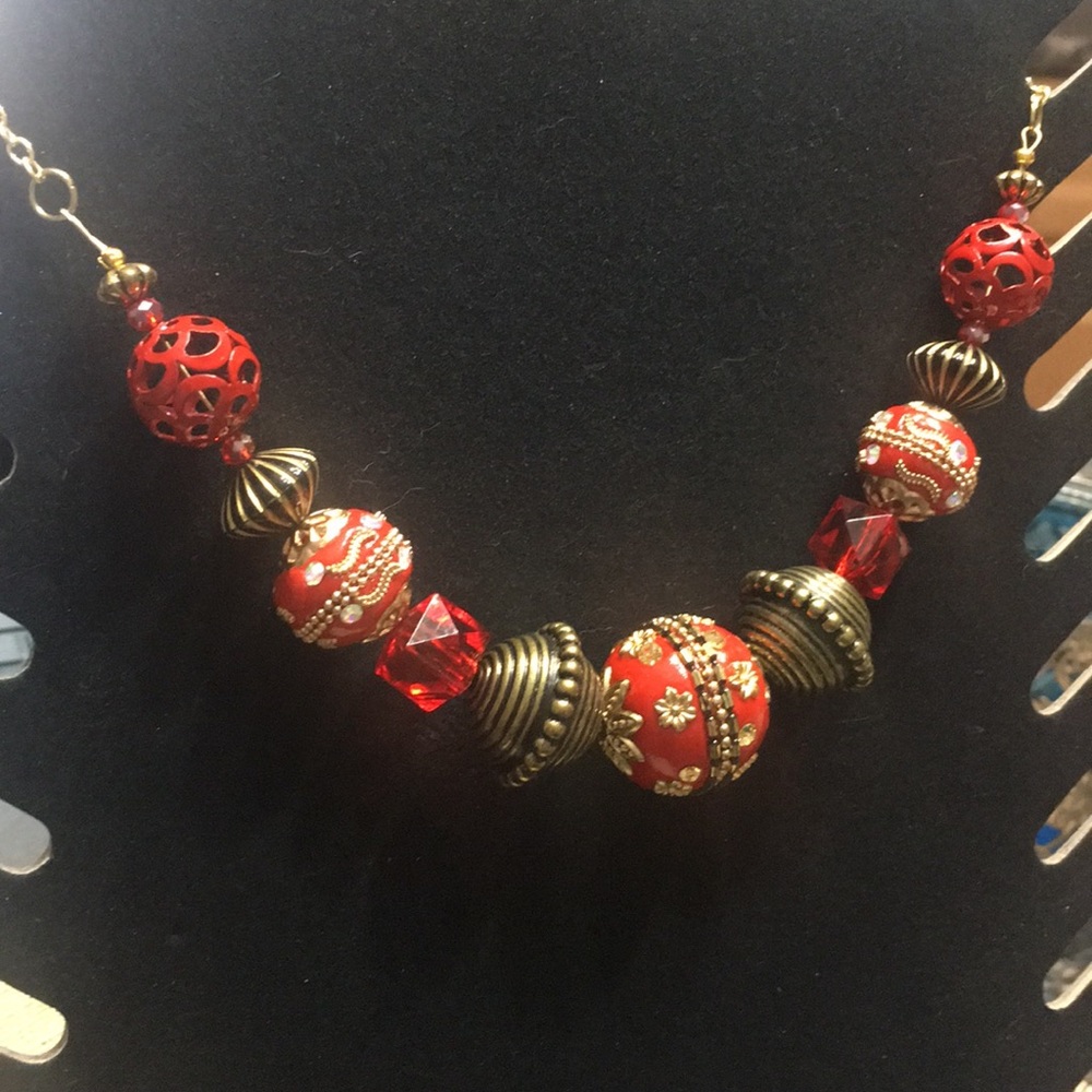 🆕 beaded statement necklace